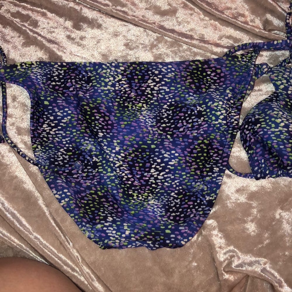 String ruffle bikini - Picture 4 of 4